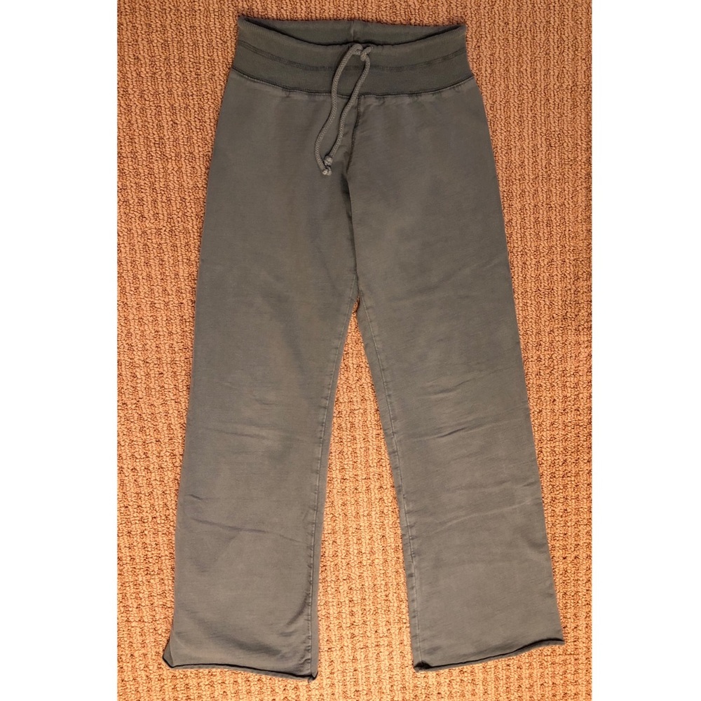 Cute olive green comfy sweats w/tie on waist